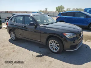 2015 BMW X1 xDrive28i z VIN WBAVL1C59FVY32553, wystawiony jako Copart lot #56513435 z przebiegiem 131 831 mil mil oraz Szkoda całkowita • Salvage title. Historia ofert i sprzedaży dostępna na DreamBid. Obrazek 4.
