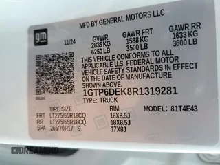 2024 GMC Canyon 4WD AT4 z VIN 1GTP6DEK8R1319281, wystawiony jako Copart lot #54380285 z przebiegiem 2383 mil mil oraz Szkody całkowita. Historia ofert i sprzedaży dostępna na DreamBid. Obrazek 12.