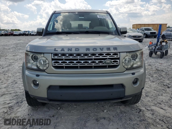 2011 Land Rover LR4 Lux z VIN SALAK2D49BA559320, wystawiony jako Copart lot #65981695 z przebiegiem 127 621 mil mil oraz Czysty tytuł • Clean title. Historia ofert i sprzedaży dostępna na DreamBid. Obrazek 5.