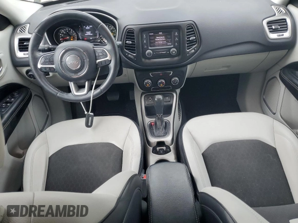 2017 Jeep Compass Latitude z VIN 3C4NJCBBXHT605838, wystawiony jako Copart lot #53980295 z przebiegiem 92 756 mil mil oraz Szkoda całkowita • Salvage title. Historia ofert i sprzedaży dostępna na DreamBid. Obrazek 8.