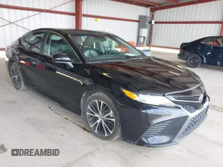 2018 Toyota Camry LE with VIN 4T1B11HK8JU575695, listed as a IAAI auction lot 41857828 with 180,413 mi miles. Bid and sale history available at carsss.com. Image 1.
