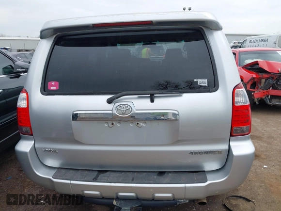 2007 Toyota 4Runner SR5 with VIN JTEZU14R378067211, listed as a IAAI auction lot 41781896 with 237,509 mi miles and . Bid and sale history available at DreamBid. Image 17.