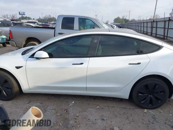 2024 Tesla Model 3 z VIN 5YJ3E1EA7RF866167, wystawiony jako IAAI lot #41785785 z przebiegiem 4 607 mil mil oraz . Historia ofert i sprzedaży dostępna na DreamBid. Obrazek 14.
