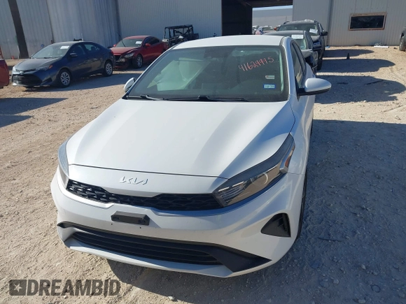 2022 Kia Forte LXS z VIN 3KPF24AD7NE479402, wystawiony jako IAAI lot #41629995 z przebiegiem 54 864 mil mil oraz . Historia ofert i sprzedaży dostępna na DreamBid. Obrazek 12.
