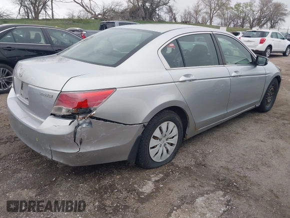 2008 Honda Accord LX z VIN JHMCP26328C052454, wystawiony jako IAAI lot #42106992 z przebiegiem 129 582 mil mil oraz . Historia ofert i sprzedaży dostępna na DreamBid. Obrazek 4.