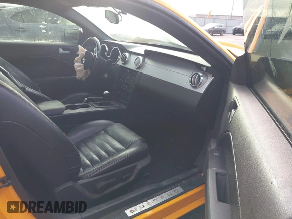 2007 Ford Mustang GT Deluxe z VIN 1ZVFT82H175334728, wystawiony jako IAAI lot #41609794 z przebiegiem 181 002 mil mil oraz . Historia ofert i sprzedaży dostępna na DreamBid. Obrazek 5.