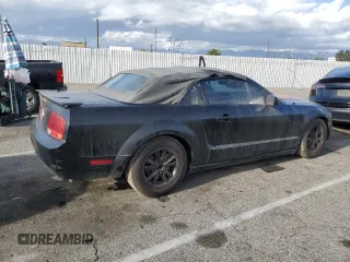 2008 Ford Mustang Deluxe z VIN 1ZVHT84N185177814, wystawiony jako Copart lot #51539775 z przebiegiem 147 380 mil mil oraz Czysty tytuł • Clean title. Historia ofert i sprzedaży dostępna na DreamBid. Obrazek 3.