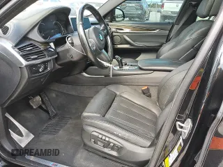 2016 BMW X6 xDrive50i z VIN 5UXKU6C57G0R34222, wystawiony jako Copart lot #57618755 z przebiegiem 133 501 mil mil oraz Czysty tytuł • Clean title. Historia ofert i sprzedaży dostępna na DreamBid. Obrazek 7.