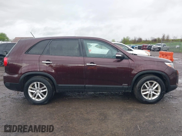 2015 Kia Sorento LX with VIN 5XYKTCA61FG643402, listed as a IAAI auction lot 42178930 with 108,818 mi miles. Bid and sale history available at carsss.com. Image 13.