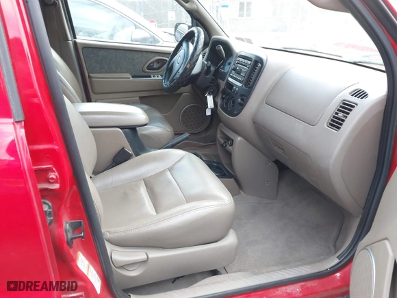 2002 Ford Escape Limited with VIN 1FMCU04132KB53687, listed as a IAAI auction lot 41468556 with 63,875 mi miles. Bid and sale history available at carsss.com. Image 5.