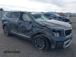 2024 Kia Telluride LX z VIN 5XYP2DGC8RG423352, wystawiony jako IAAI lot #41194764 z przebiegiem Nie podano mil oraz . Historia ofert i sprzedaży dostępna na DreamBid. Obrazek 1.