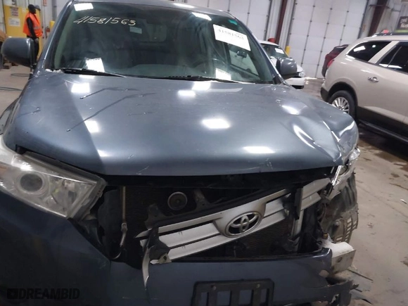 2012 Toyota Highlander with VIN 5TDBK3EH9CS119511, listed as a IAAI auction lot 41581563 with 131,970 mi miles. Bid and sale history available at carsss.com. Image 12.