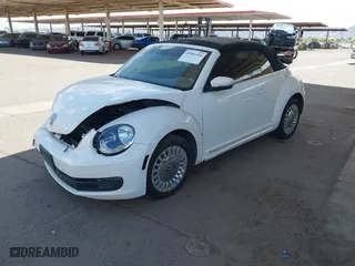 2013 Volkswagen Beetle Convertible 2.5L with VIN 3VW5P7AT2DM811768, listed as a IAAI auction lot 41966266 with 60,505 mi miles. Bid and sale history available at carsss.com. Image 17.