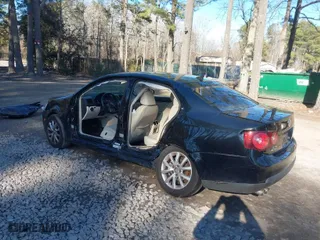 2010 Volkswagen Jetta Sedan Limited with VIN 3VWRX7AJ8AM035447, listed as a IAAI auction lot 41598577 with 146,888 mi miles. Bid and sale history available at carsss.com. Image 3.