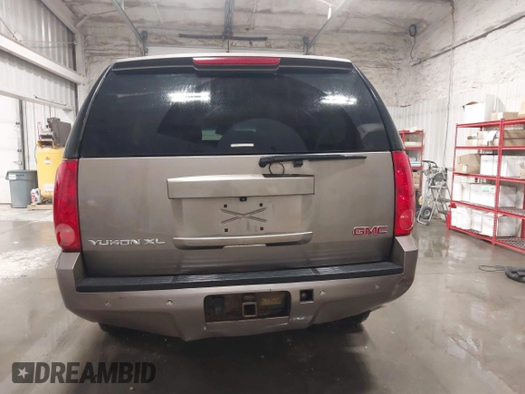 2014 GMC Yukon XL SLT with VIN 1GKS2KE76ER166776, listed as a IAAI auction lot 41056887 with 206,773 mi miles. Bid and sale history available at carsss.com. Image 16.
