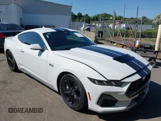 2025 Ford Mustang GT z VIN 1FA6P8CF1S5401914, wystawiony jako IAAI lot #42458846 z przebiegiem 1 396 mil mil oraz . Historia ofert i sprzedaży dostępna na DreamBid. Obrazek 1.