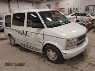 1998 Chevrolet Astro Cargo Van YF7 Upfitter with VIN 1GBDM19W1WB121821, listed as a IAAI auction lot 41463704 with 141,724 mi miles. Bid and sale history available at carsss.com. Image 1.