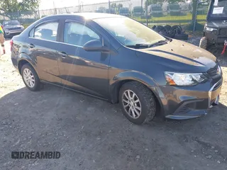2017 Chevrolet Sonic LT z VIN 1G1JD5SG1H4126767, wystawiony jako IAAI lot #42210581 z przebiegiem 88 912 mil mil oraz . Historia ofert i sprzedaży dostępna na DreamBid. Obrazek 1.