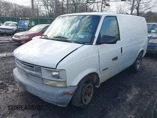 2002 Chevrolet Astro Cargo with VIN 1GCDM19X52B148289, listed as a IAAI auction lot 41975772 with Not Provided miles. Bid and sale history available at carsss.com. Image 2.