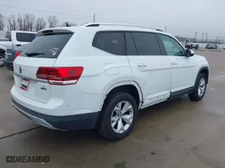 2018 Volkswagen Atlas 3.6L V6 SE with VIN 1V2KR2CA1JC541264, listed as a IAAI auction lot 41455771 with 151,173 mi miles. Bid and sale history available at carsss.com. Image 4.