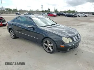 2005 Mercedes-Benz CLK 320 z VIN WDBTJ65J55F157718, wystawiony jako Copart lot #45033595 z przebiegiem 153 639 mil mil oraz Szkody całkowita. Historia ofert i sprzedaży dostępna na DreamBid. Obrazek 10.