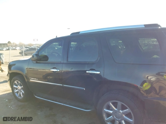 2009 GMC Yukon Denali with VIN 1GKFK03249R163622, listed as a IAAI auction lot 41279580 with 185,441 mi miles. Bid and sale history available at carsss.com. Image 6.