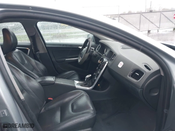 2013 Volvo S60 T6 R-Design Platinum with VIN YV1902FH0D1223617, listed as a IAAI auction lot 41969427 with 174,883 mi miles. Bid and sale history available at carsss.com. Image 5.