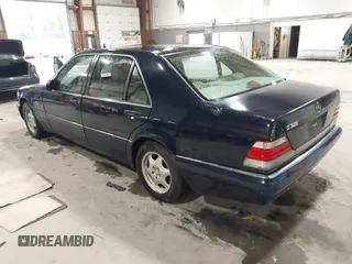 1999 Mercedes-Benz S 320/430/500 z VIN WDBGA33G1XA430483, wystawiony jako IAAI lot #42264808 z przebiegiem 156 915 mil mil oraz . Historia ofert i sprzedaży dostępna na DreamBid. Obrazek 3.