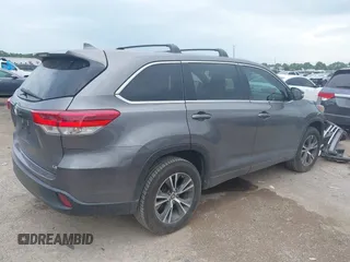 2018 Toyota Highlander LE with VIN 5TDZZRFH0JS236919, listed as a IAAI auction lot 42642151 with 121,266 mi miles and . Bid and sale history available at DreamBid. Image 4.