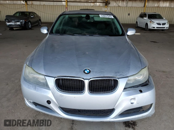 2011 BMW 3 Series 328i z VIN WBAPH7G52BNN07664, wystawiony jako Copart lot #53957575 z przebiegiem 118 371 mil mil oraz Szkoda całkowita • Salvage title. Historia ofert i sprzedaży dostępna na DreamBid. Obrazek 5.