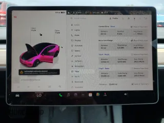 2023 Tesla Model 3 z VIN 5YJ3E1EA1PF692481, wystawiony jako Copart lot #61764165 z przebiegiem 22 649 mil mil oraz Szkoda całkowita • Salvage title. Historia ofert i sprzedaży dostępna na DreamBid. Obrazek 9.
