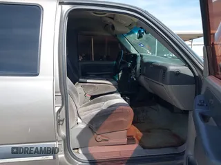 2003 Chevrolet Tahoe LS with VIN 1GNEC13V23R141539, listed as a IAAI auction lot 41812195 with 486,815 mi miles. Bid and sale history available at carsss.com. Image 5.