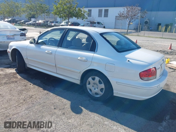 2002 Hyundai Sonata with VIN KMHWF25S92A571901, listed as a IAAI auction lot 41404038 with 133,316 mi miles. Bid and sale history available at carsss.com. Image 3.