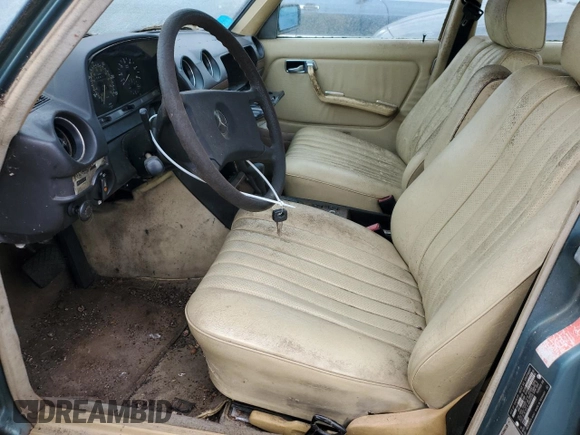 1984 Mercedes-Benz 300 D с VIN WDBAB33A1EA006099, выставлен на аукционе Copart как лот 72606344 с пробегом 336 416 миль миль и Чистый • Clean title. История ставок и продаж доступна на DreamBid. Изображение 7.