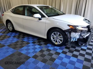 2025 Toyota Camry LE with VIN 4T1DAACKXSU501647, listed as a Copart auction lot 54232915 with 21,997 mi miles and Clean Title. Bid and sale history available at carsss.com. Image 4.