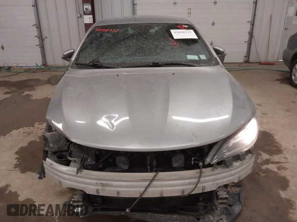 2015 Chrysler 200 S with VIN 1C3CCCDG0FN522916, listed as a IAAI auction lot 42048331 with 202,116 mi miles and . Bid and sale history available at carsss.com. Image 12.