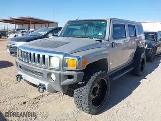 2008 Hummer H3 SUV with VIN 5GTEN13EX88178573, listed as a IAAI auction lot 42058752 with 122,114 mi miles. Bid and sale history available at carsss.com. Image 2.