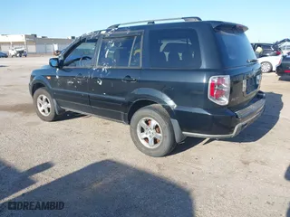 2006 Honda Pilot EX-L with VIN 2HKYF185X6H540975, listed as a IAAI auction lot 41992327 with 211,898 mi miles. Bid and sale history available at carsss.com. Image 3.