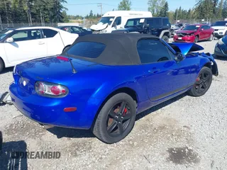 2006 Mazda MX-5 Miata Touring z VIN JM1NC25F560104482, wystawiony jako IAAI lot #42045035 z przebiegiem 131 892 mil mil oraz . Historia ofert i sprzedaży dostępna na DreamBid. Obrazek 4.
