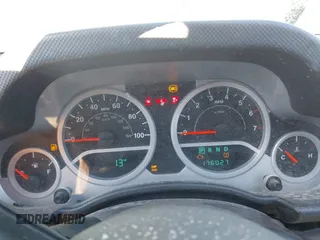 2008 Jeep Wrangler Unlimited Sahara with VIN 1J4GA59108L512527, listed as a IAAI auction lot 41625750 with 176,027 mi miles and . Bid and sale history available at DreamBid. Image 7.
