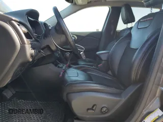 2019 Jeep Cherokee Trailhawk Elite z VIN 1C4PJMBN0KD427007, wystawiony jako Copart lot #57429735 z przebiegiem 54 070 mil mil oraz Szkoda całkowita • Salvage title. Historia ofert i sprzedaży dostępna na DreamBid. Obrazek 7.