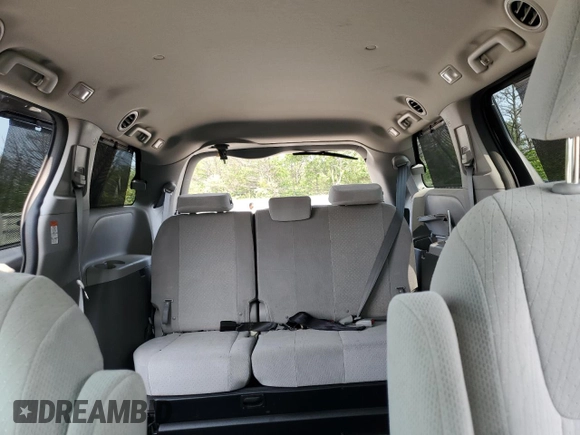 2020 Toyota Sienna LE Auto Access Seat с VIN 5TDKZ3DC4LS083406, выставлен на аукционе Copart как лот 59367425 с пробегом 28 420 миль миль и Списание • Salvage title. История ставок и продаж доступна на DreamBid. Изображение 10.