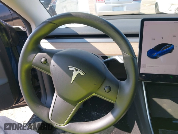 2018 Tesla Model 3 Long Range Battery z VIN 5YJ3E1EB0JF064945, wystawiony jako IAAI lot #42198286 z przebiegiem 35 112 mil mil oraz . Historia ofert i sprzedaży dostępna na DreamBid. Obrazek 7.