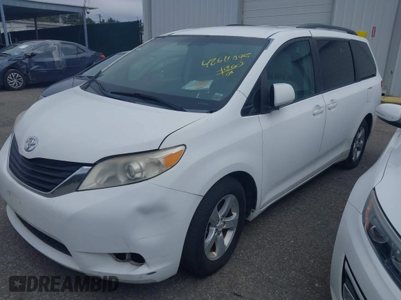 2011 Toyota Sienna LE AAS z VIN 5TDKK3DC7BS051343, wystawiony jako IAAI lot #42611095 z przebiegiem 211 223 mil mil oraz . Historia ofert i sprzedaży dostępna na DreamBid. Obrazek 2.