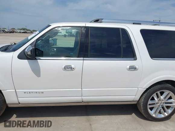 2017 Ford Expedition Max Platinum z VIN 1FMJK1MT2HEA11116, wystawiony jako IAAI lot #42060629 z przebiegiem 83 715 mil mil oraz . Historia ofert i sprzedaży dostępna na DreamBid. Obrazek 14.