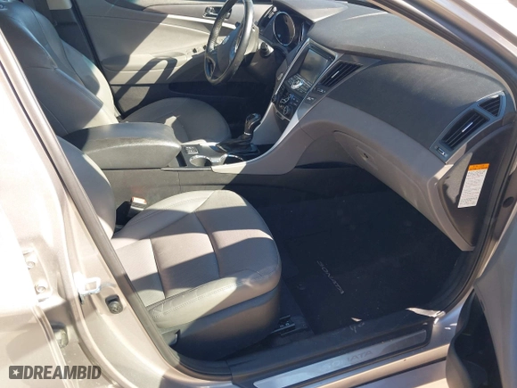 2013 Hyundai Sonata Hybrid Limited with VIN KMHEC4A48DA092427, listed as a IAAI auction lot 41672521 with 127,473 mi miles. Bid and sale history available at carsss.com. Image 5.