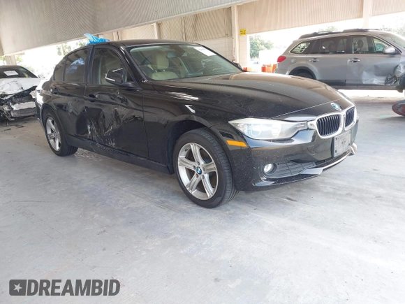 2013 BMW 3 Series 320i xDrive z VIN WBA3C3C56DF982906, wystawiony jako IAAI lot #42395925 z przebiegiem 117 880 mil mil oraz . Historia ofert i sprzedaży dostępna na DreamBid. Obrazek 1.