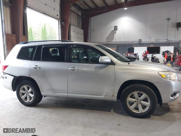 2009 Toyota Highlander with VIN JTEES41A492137521, listed as a IAAI auction lot 40456636 with 110,034 mi miles. Bid and sale history available at carsss.com. Image 14.