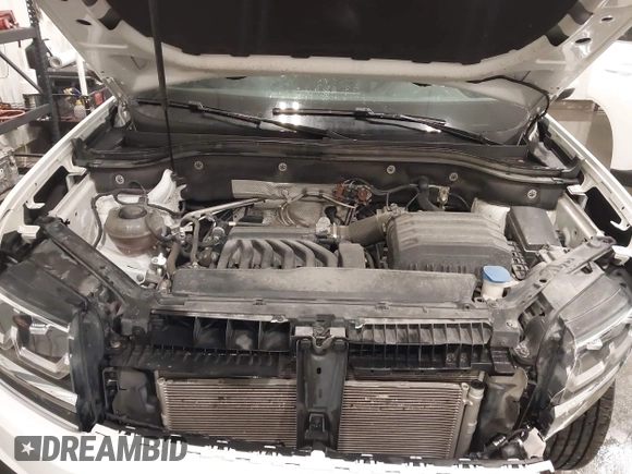 2018 Volkswagen Atlas SE with VIN 1V2KR2CA7JC574270, listed as a IAAI auction lot 41654110 with 104,440 mi miles and . Bid and sale history available at DreamBid. Image 10.