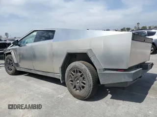 2024 Tesla Cybertruck z VIN 7G2CEHED4RA036923, wystawiony jako Copart lot #51940765 z przebiegiem 7 393 mil mil oraz Szkoda całkowita • Salvage title. Historia ofert i sprzedaży dostępna na DreamBid. Obrazek 2.